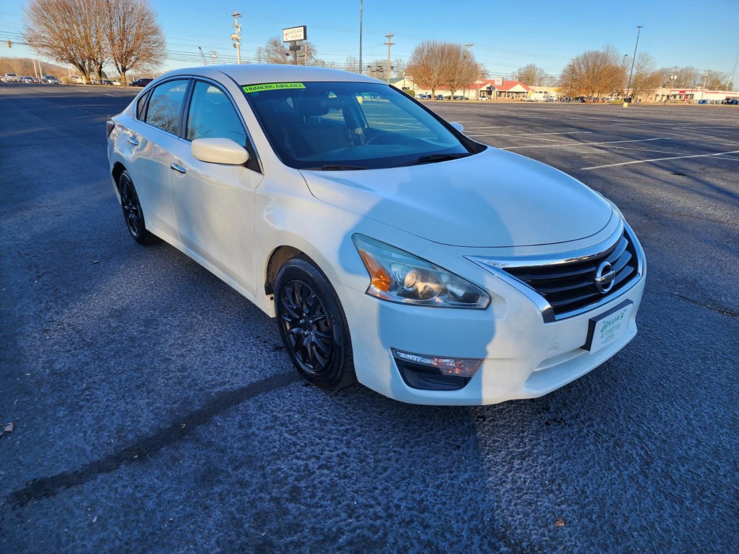 2015 WHITE /Black Nissan Altima 2.5 S (1N4AL3AP6FN) with an 2.5L L4 DOHC 16V engine, Continuously Variable Transmission transmission, located at 1221 Madison St., Shelbyville, TN, 37160, (931) 680-9439, 0.000000, 0.000000 - Photo#1